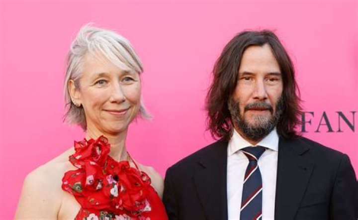 
Keanu Reeves Girlfriend, Who Is Keanu Reeves Dating? Is Keanu Reeves Married? 