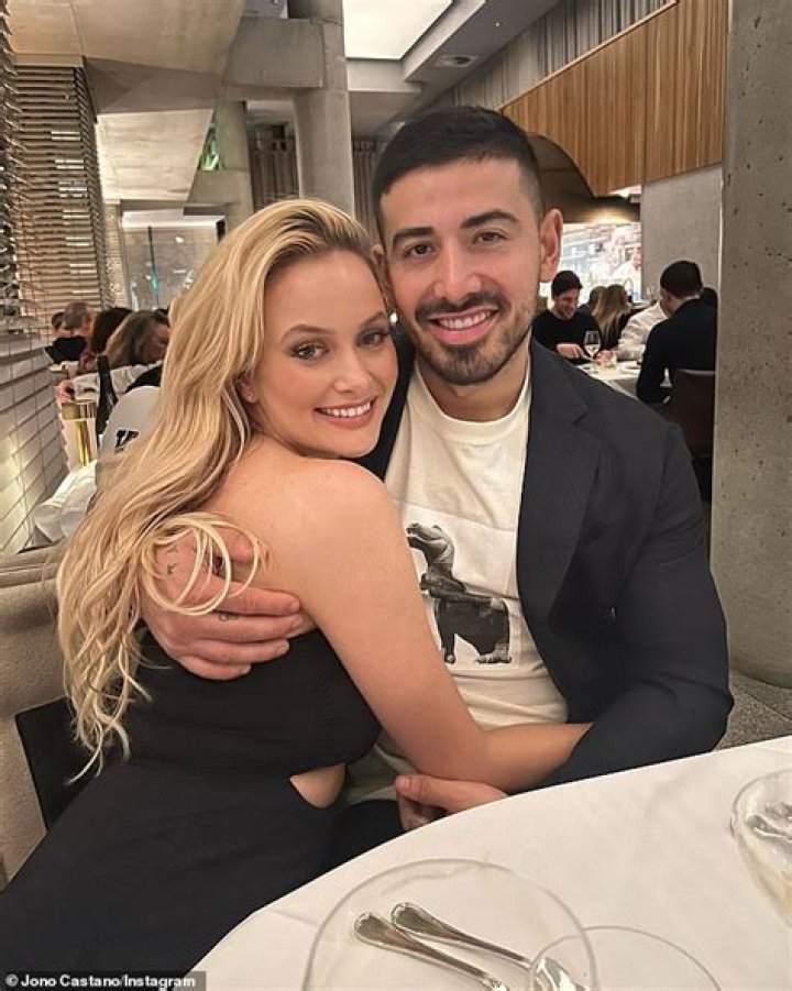 
Simone Holtznagel Boyfriend Jono Castano Is A Celebrity Personal Trainer 